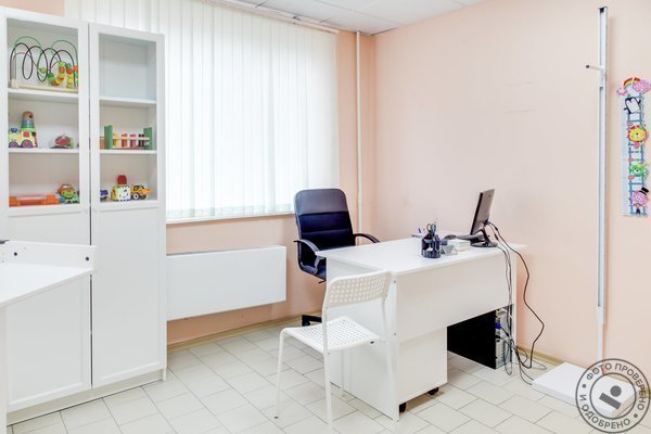 Семейная клиника Доктор рядом на улице Маршала Савицкого - фото 3