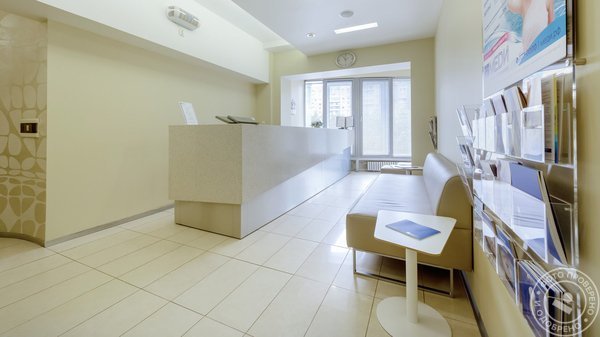 Многопрофильная клиника МЕДИ на Комендантском - фото 1